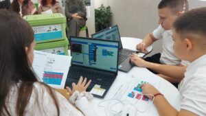 Аквапоника в действие – знания, технологии и екипна работа в STEM центъра!